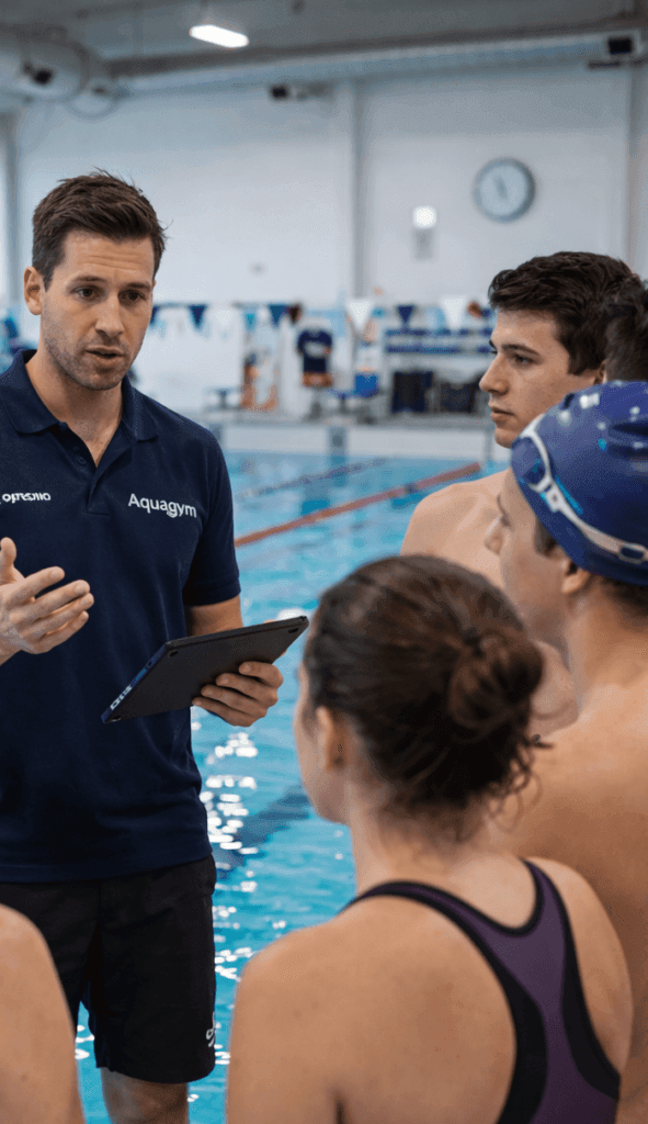 Instructeur maître-nageur avec AquaGymFit